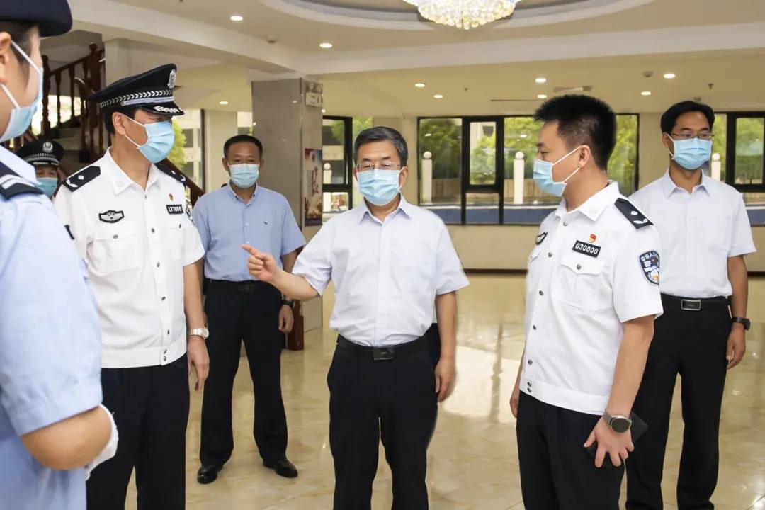 8.19市长调研.jpg 8.19市长调研.jpg